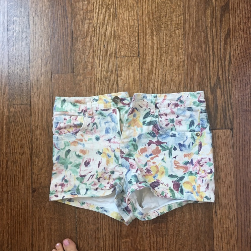High wasted Billabong shorts